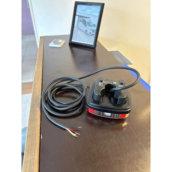 Feu arrière à leds VL chevaux clignotant 12/24 volts